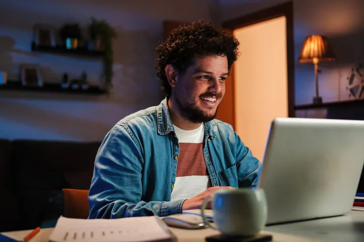 Capa do artigo: Fim da escala 6x1: como um freelancer de design ajuda sua empresa a se adaptar